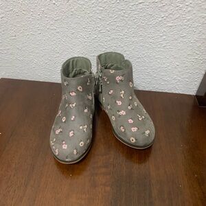 Cat & Jack Gray Floral Girl Booties